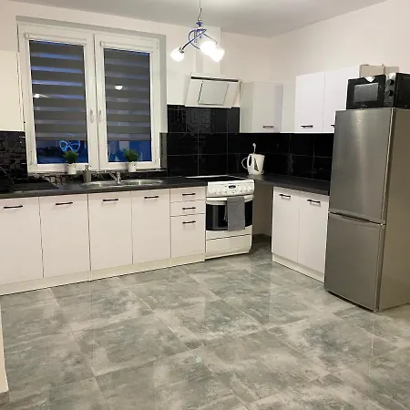Dom Nad Dworem Vakantiehuis *